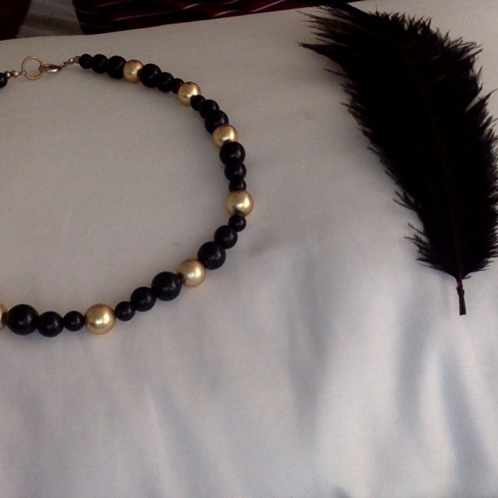 VINTAGE black and gold beaded necklace